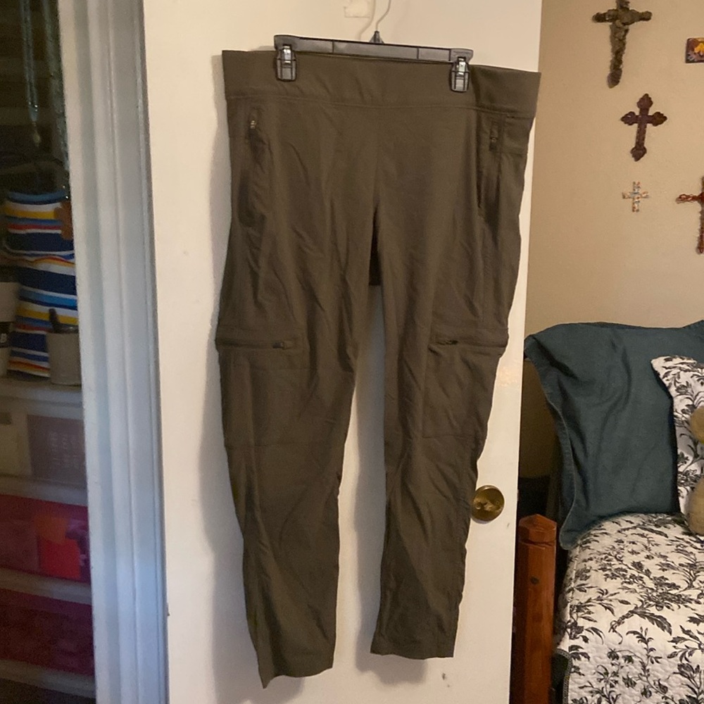 NorthFace new army green 4 zipper pockets  full length pants